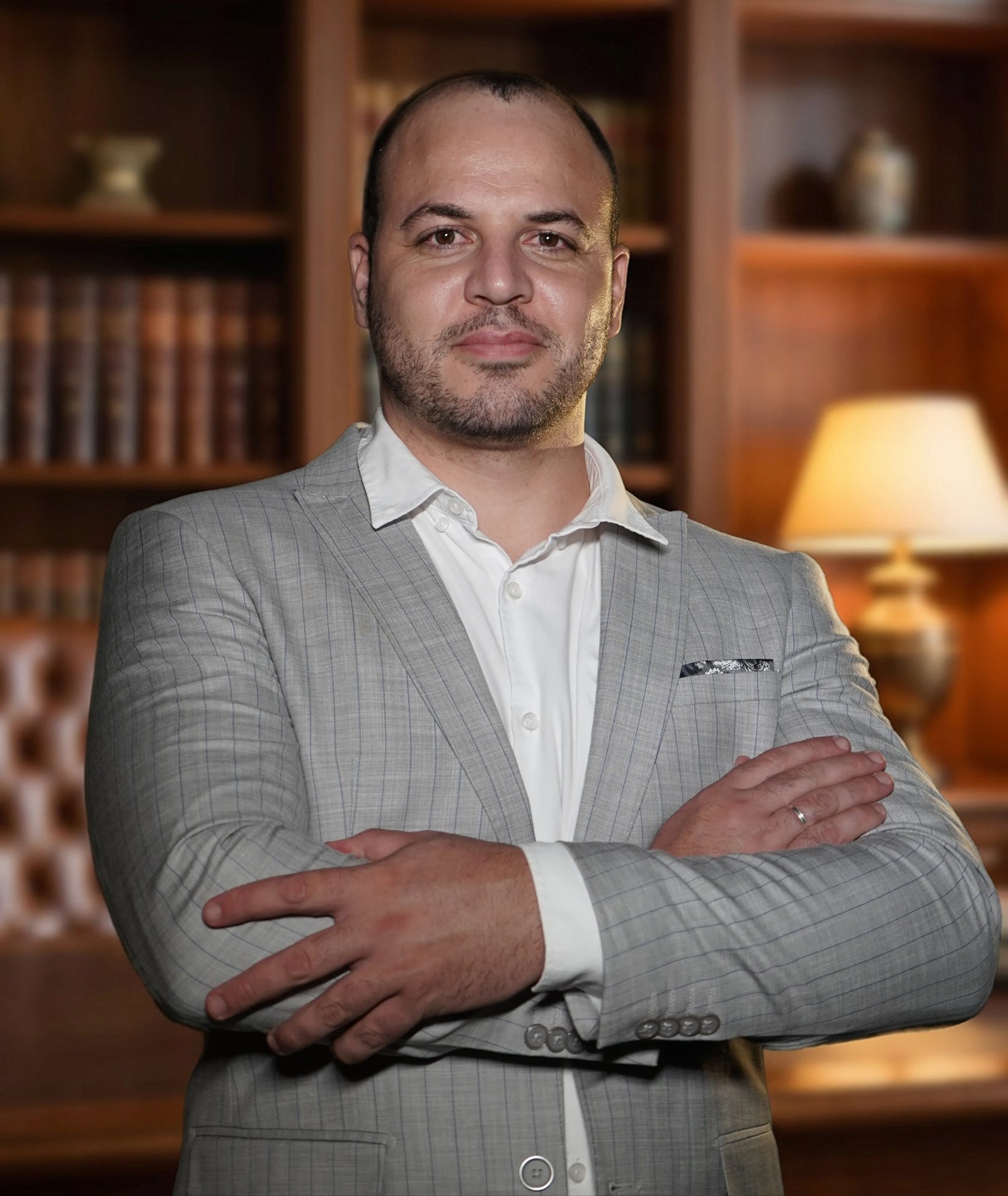 Dr. Max Sandro