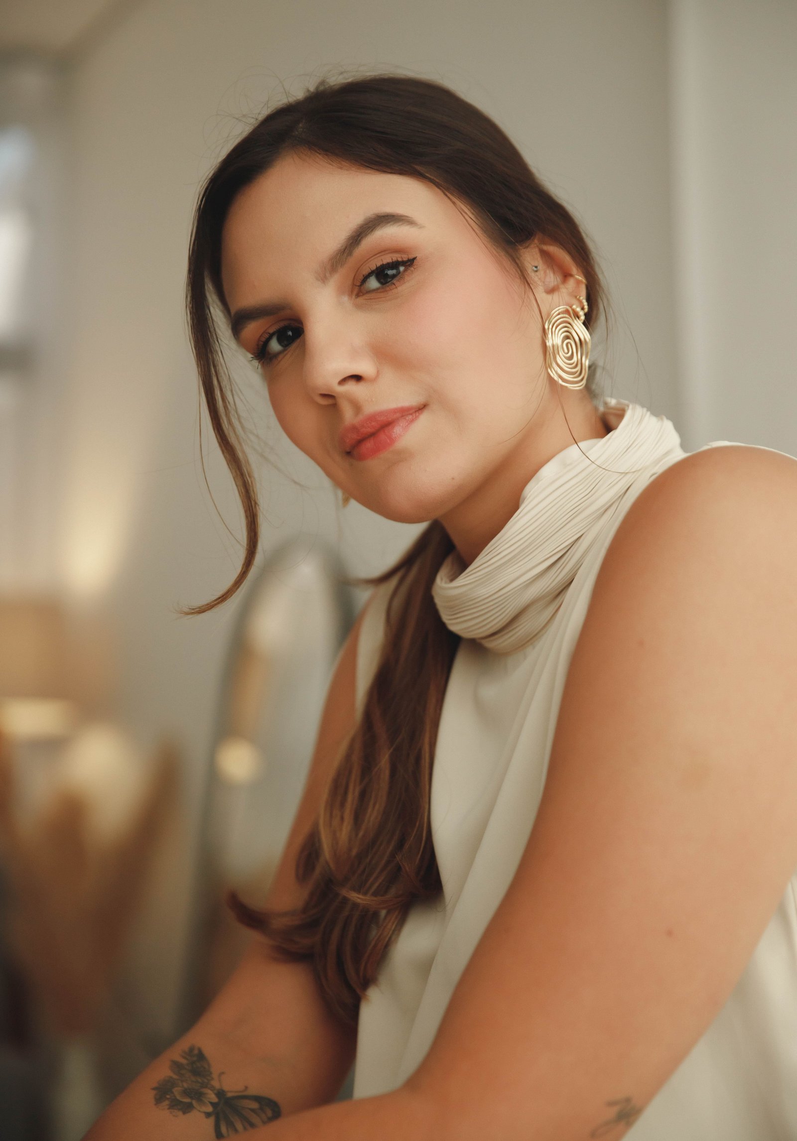 Gabriela em seu estúdio